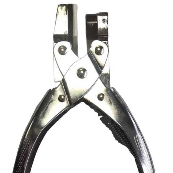 Manual disc puncher